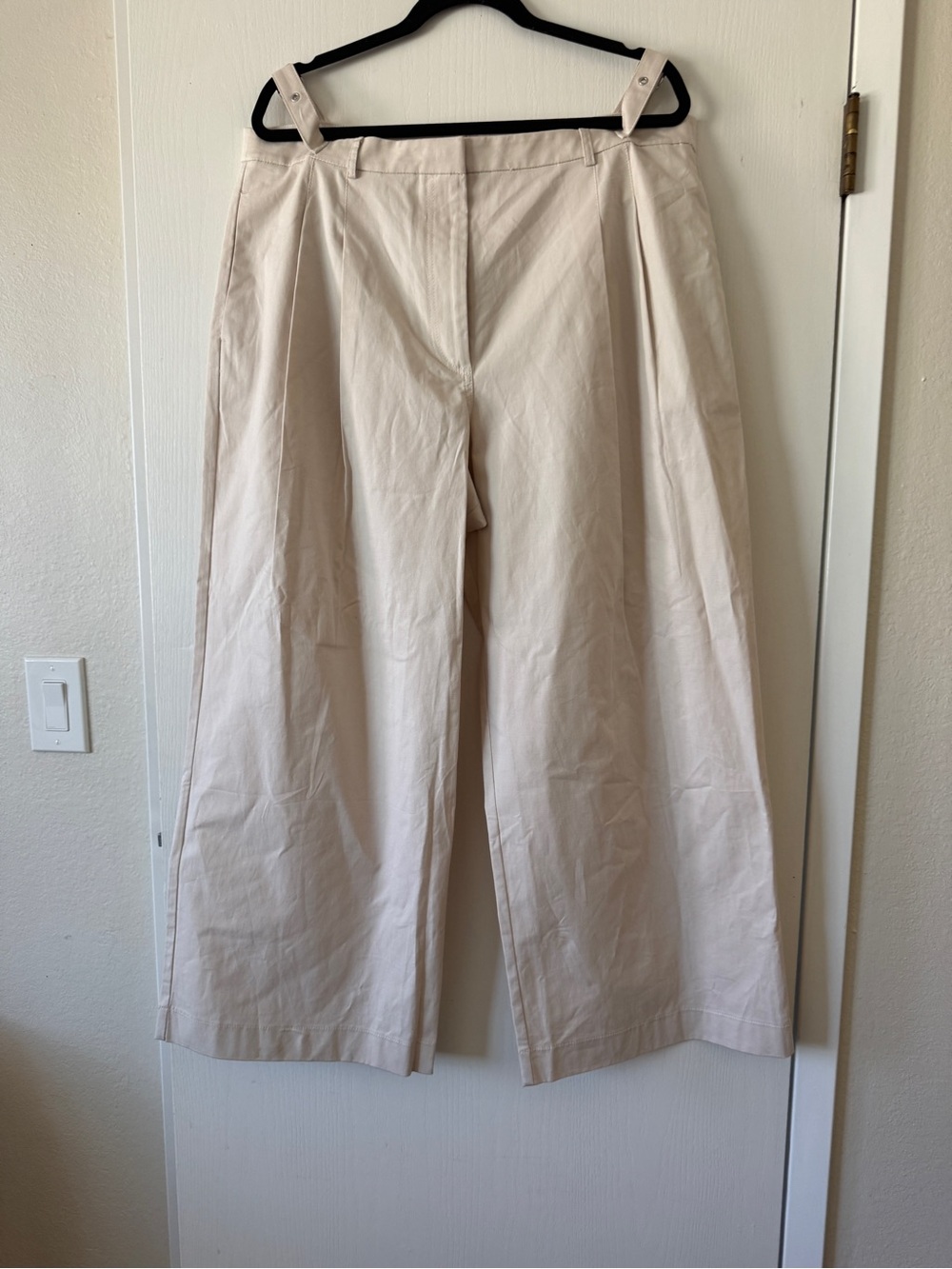 Abercrombie & Fitch Cream buckle Trousers